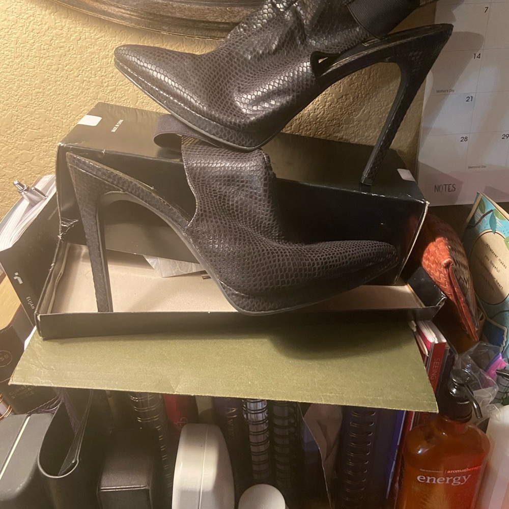 Sling back black shoe mini platform